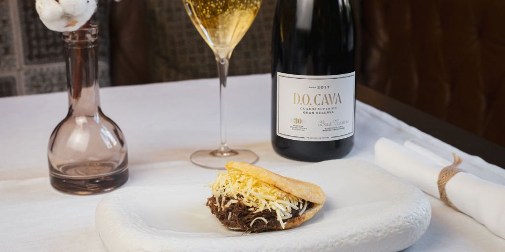  Los Cavas de Guarda Superior vuelven a aliarse con las mejores tapas en Barcelona