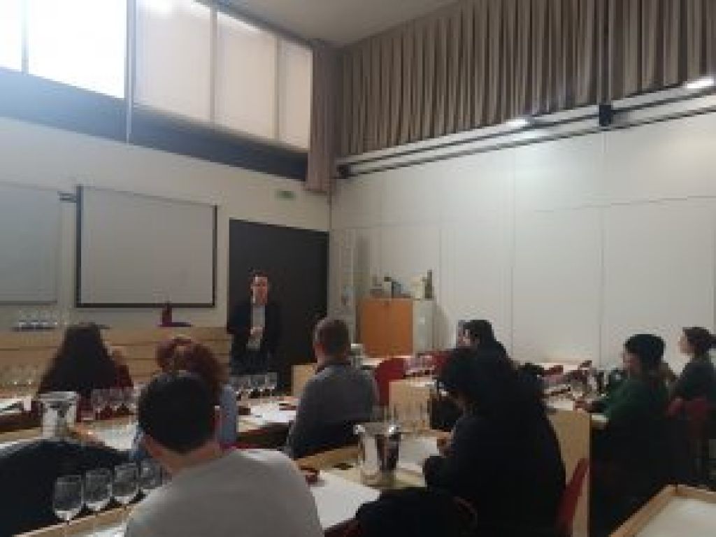  El Máster de Sumiller de la DO Valencia centra su atención en los vinos del Alto Turia, Valentino y Moscatel