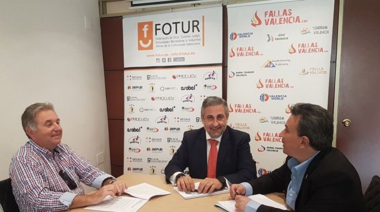 Fotur y  KMCMobile firman un acuerdo de colaboración