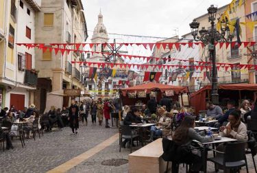 Xàtiva inaugura el Mercado medieval con 65 tiendas de artesanía y comestibles 